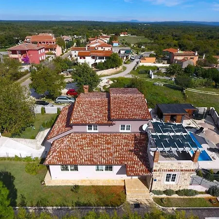 Ferienvilla 'villa Nikolina' Mit Privatem Pool By Interhome Šišan