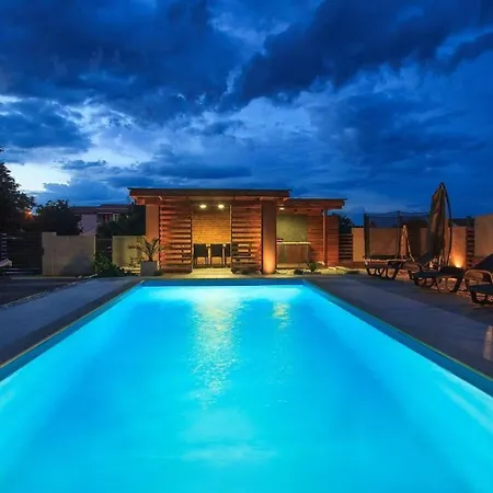 Ferienvilla 'villa Nikolina' Mit Privatem Pool By Interhome Casa de Férias Šišan