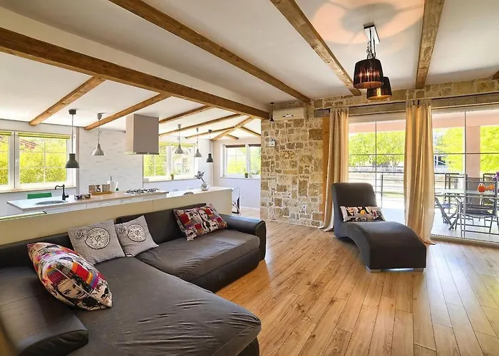 Ferienvilla 'villa Nikolina' Mit Privatem Pool By Interhome Дом отдыха Шишан