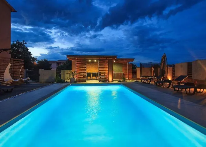 Ferienvilla 'villa Nikolina' Mit Privatem Pool By Interhome Дом отдыха Шишан