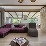 Ferienvilla 'villa Nikolina' Mit Privatem Pool By Interhome * Šišan