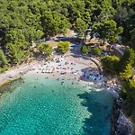Ferienvilla 'villa Nikolina' Mit Privatem Pool By Interhome Šišan