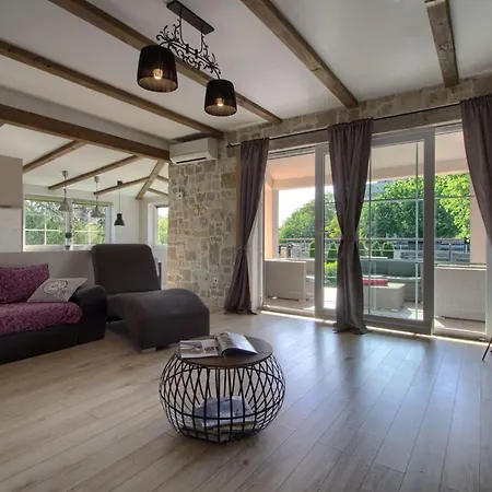 Сasa de vacaciones Ferienvilla 'villa Nikolina' Mit Privatem Pool By Interhome