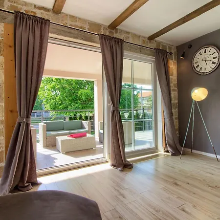 Ferienvilla 'villa Nikolina' Mit Privatem Pool By Interhome Сasa de vacaciones Šišan