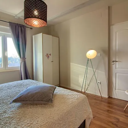 Ferienvilla 'villa Nikolina' Mit Privatem Pool By Interhome Сasa de vacaciones