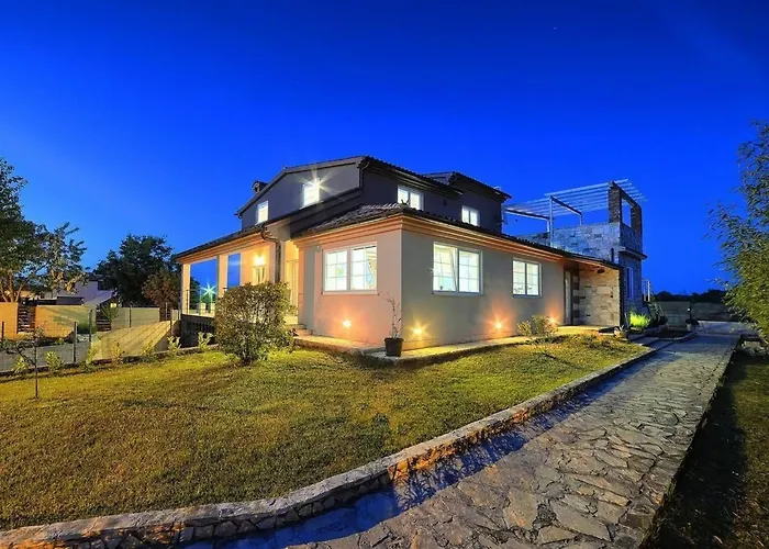 Ferienvilla 'villa Nikolina' Mit Privatem Pool By Interhome Сasa de vacaciones Šišan