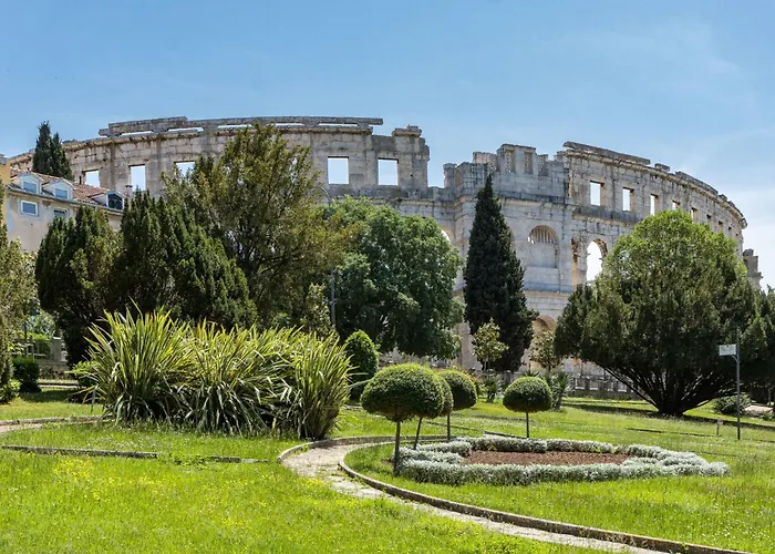Vakantiehuis Ferienvilla 'villa Nikolina' Mit Privatem Pool By Interhome